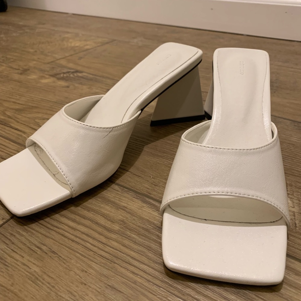 Triangle heeled mules in white size 6.5. Brand new